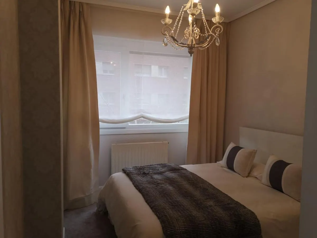 Habitacion Con Bano Privado En ビルバオ ホームステイ